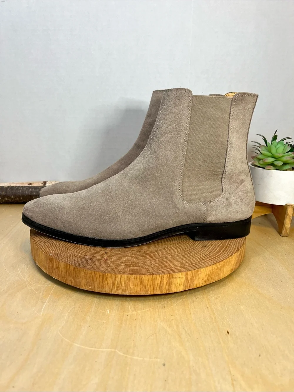 Express Men's Gray Taupe Suede Chelsea Boots Size 11